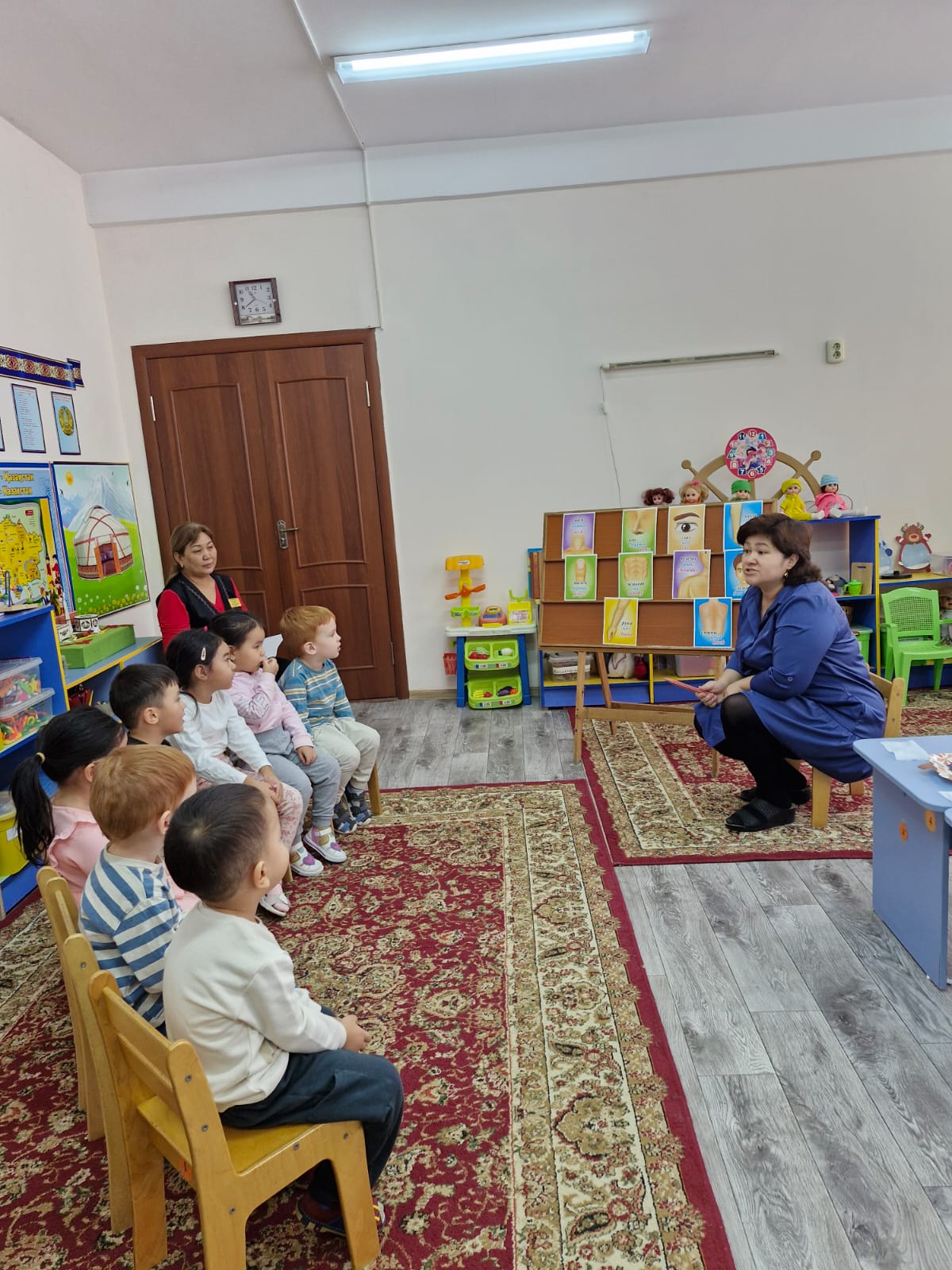 Группа "Звездочка".  "Весёлая ёлочка"