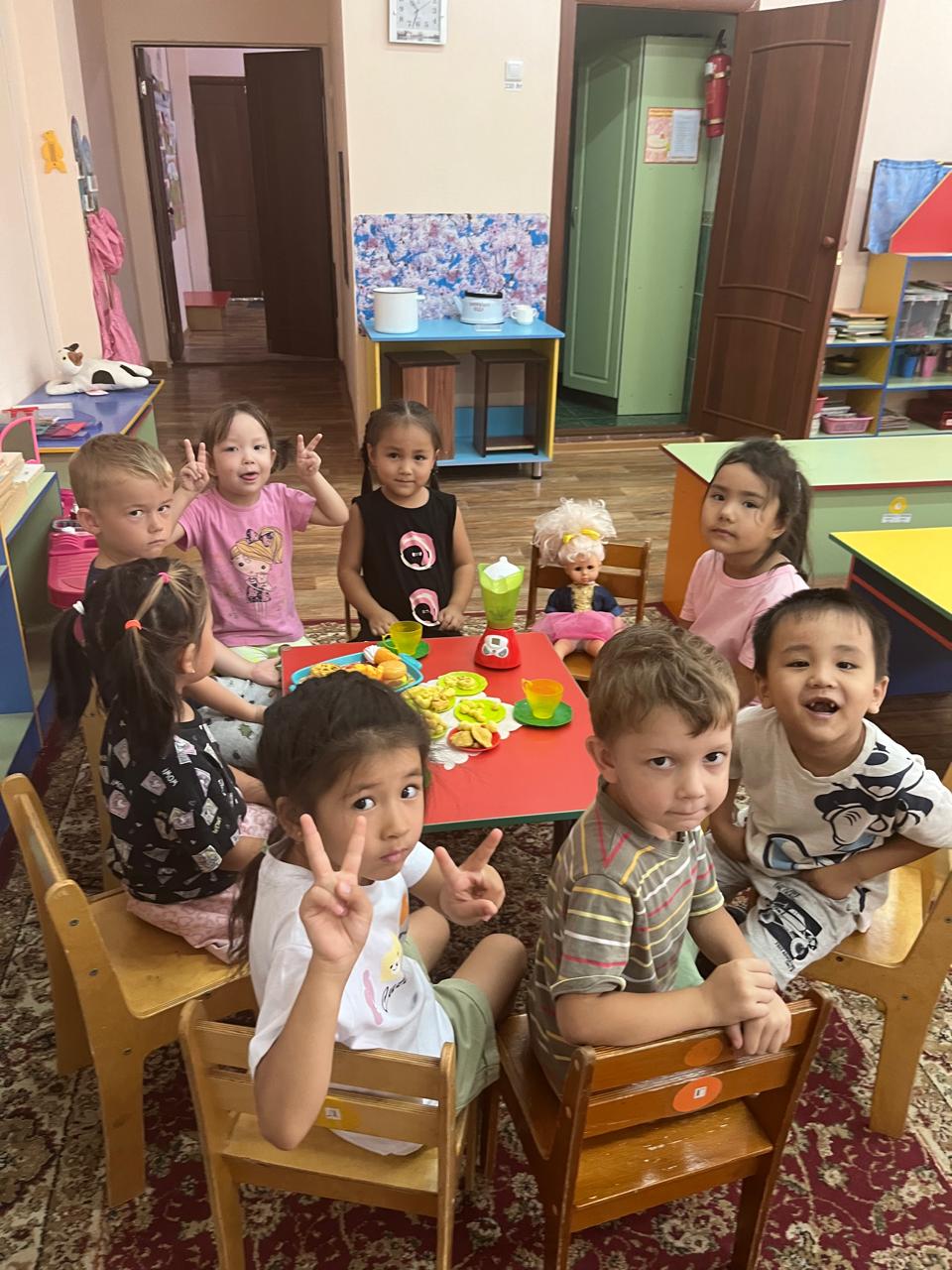 Группа "Ромашка".  Лепка(соленое тесто). Тема: ”Накрываем дастархан”
